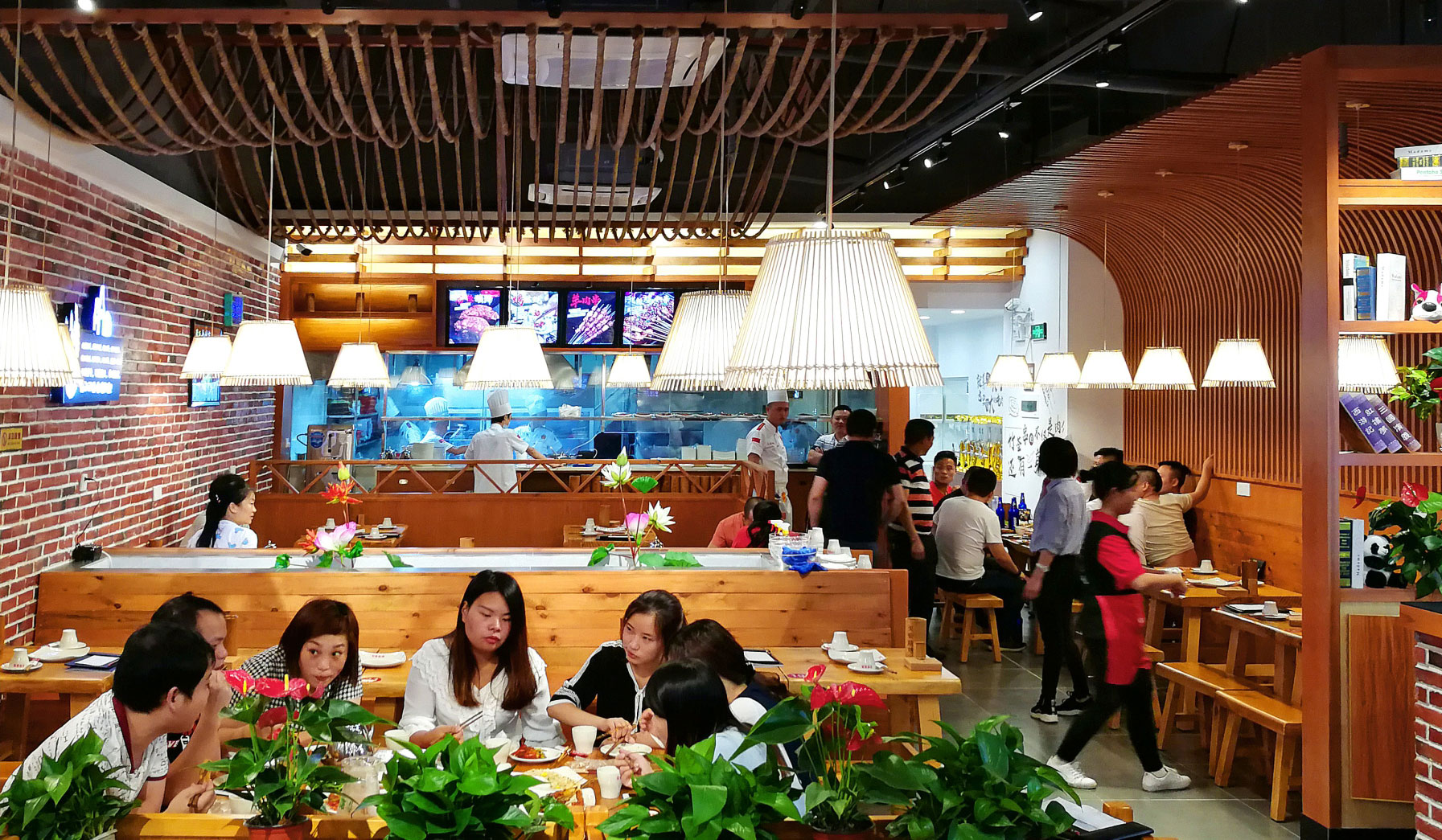 火官烧烤餐饮品牌创意空间设计店面装修实景 火官烧烤餐饮品牌创意空间设计店面装修实景