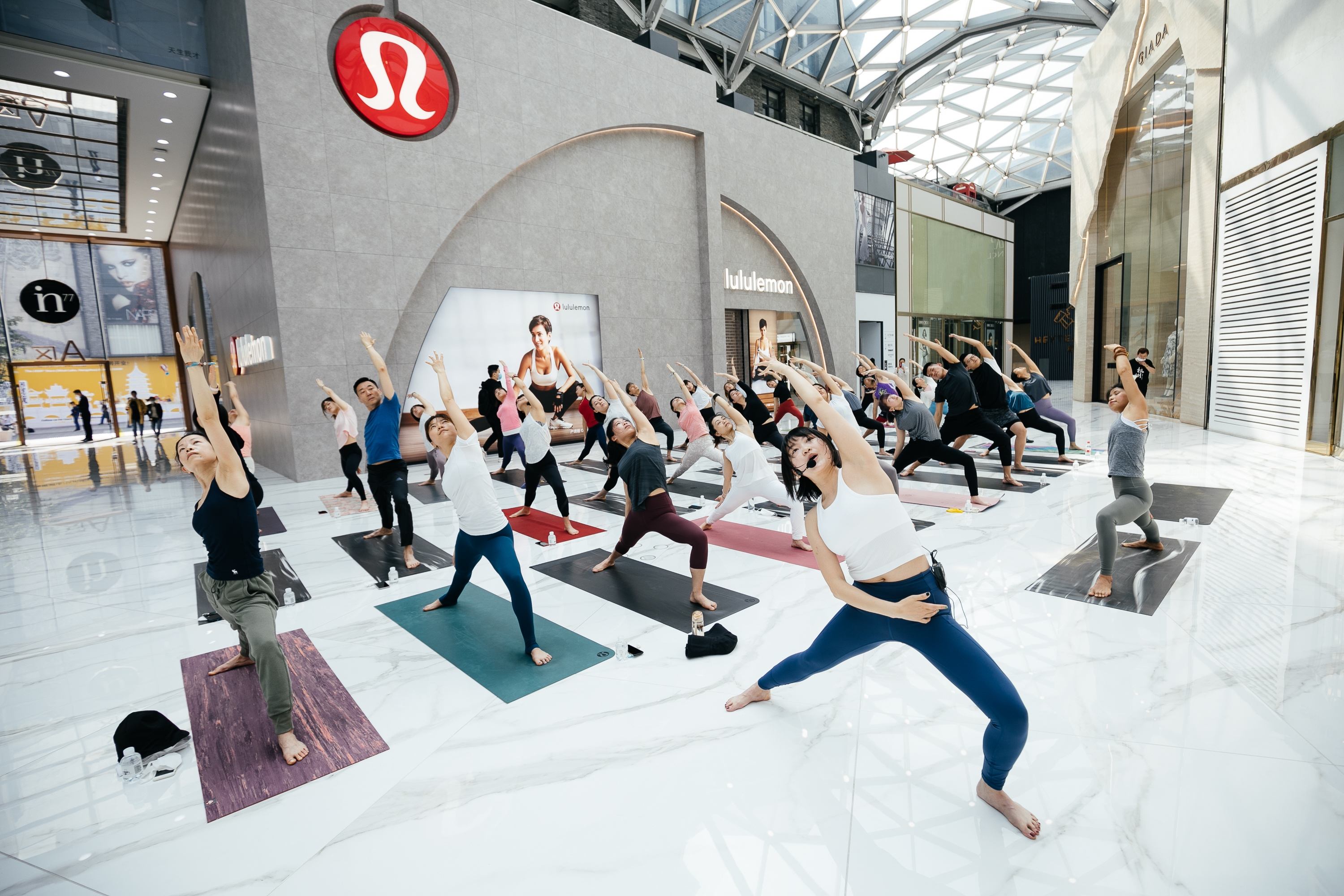 深圳品牌设计公司，品牌策划，深圳设计，品牌设计，lululemon，运动服饰连锁品牌