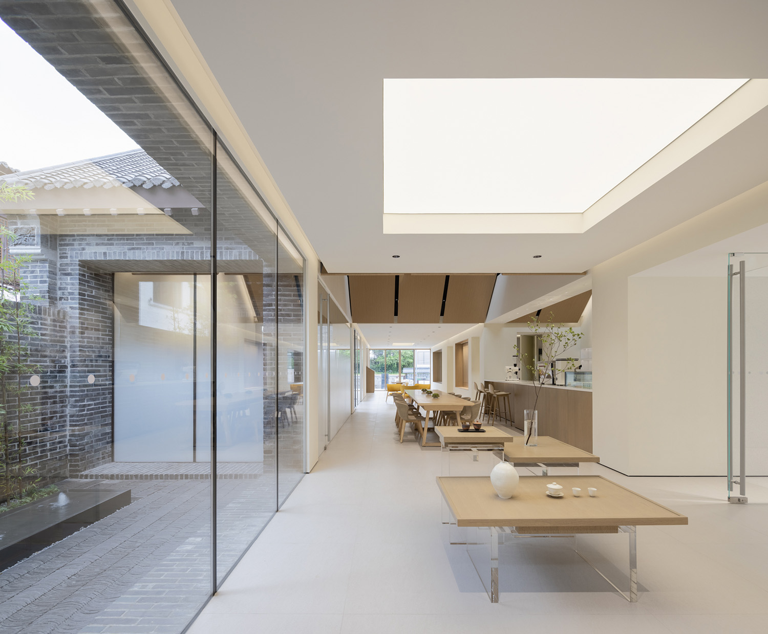 深圳品牌设计,济南蔚来中心,深圳品牌策划,深圳空间设计