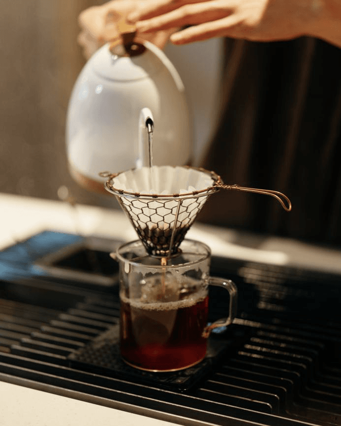 喜茶工艺店：从”灵感之茶”到”专业茶”的品牌升维